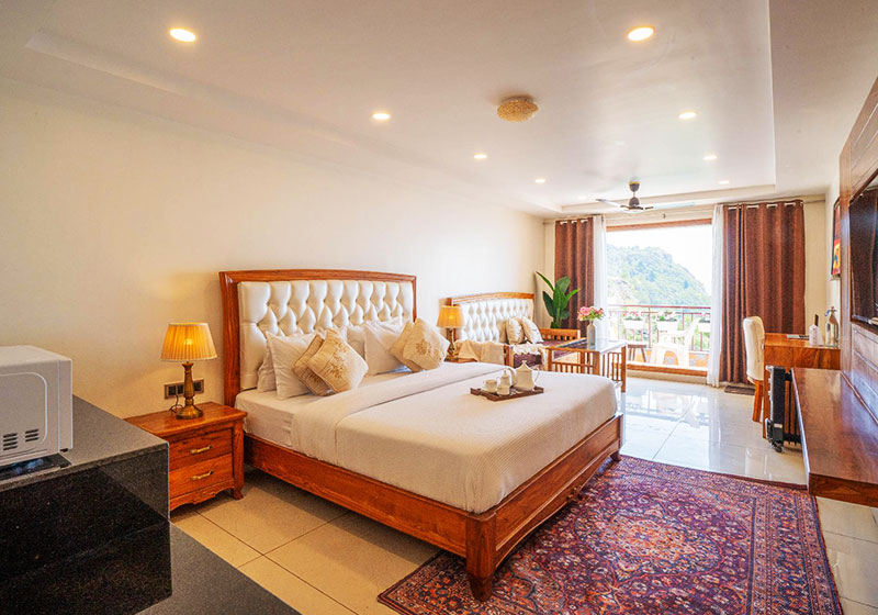 Skyline suite with private balcony